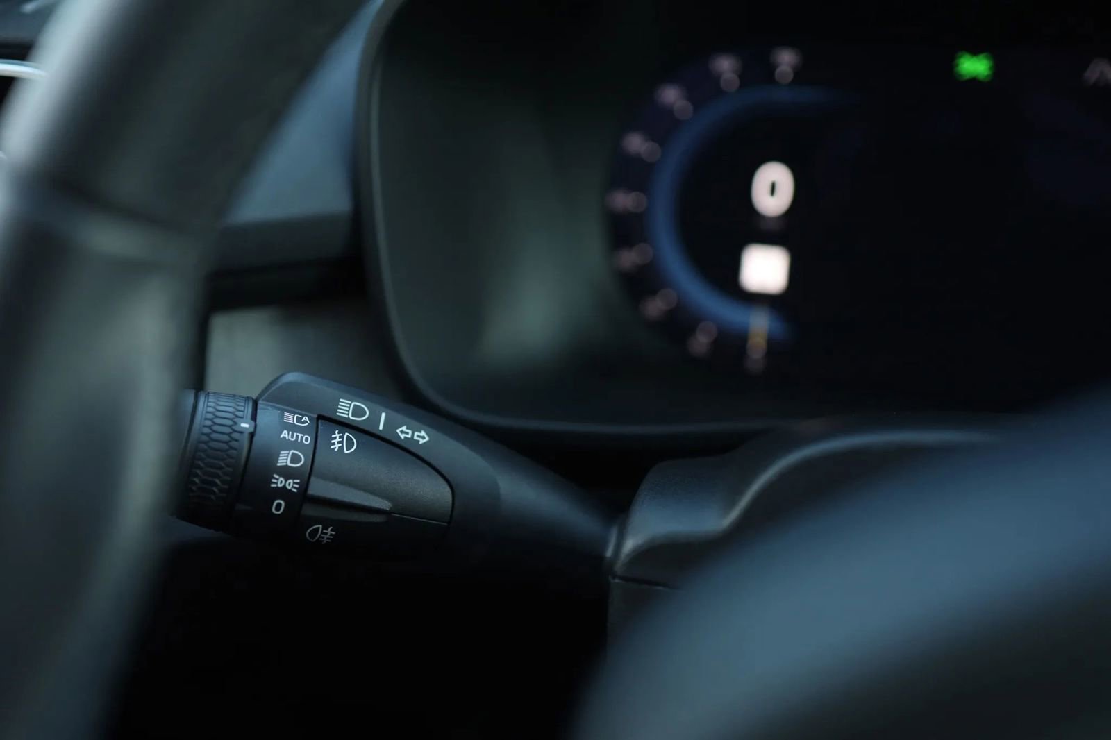 Used 2025 Volvo XC40 B5 Core image 20