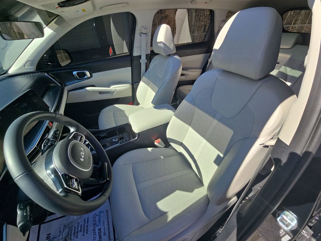 Used 2025 Kia Sorento S w/ Panoramic Sunroof Package image 17
