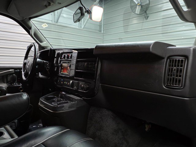 Used 2018 GMC Savana 2500 Extended w/ Enhanced Convenience Package RWD image 21