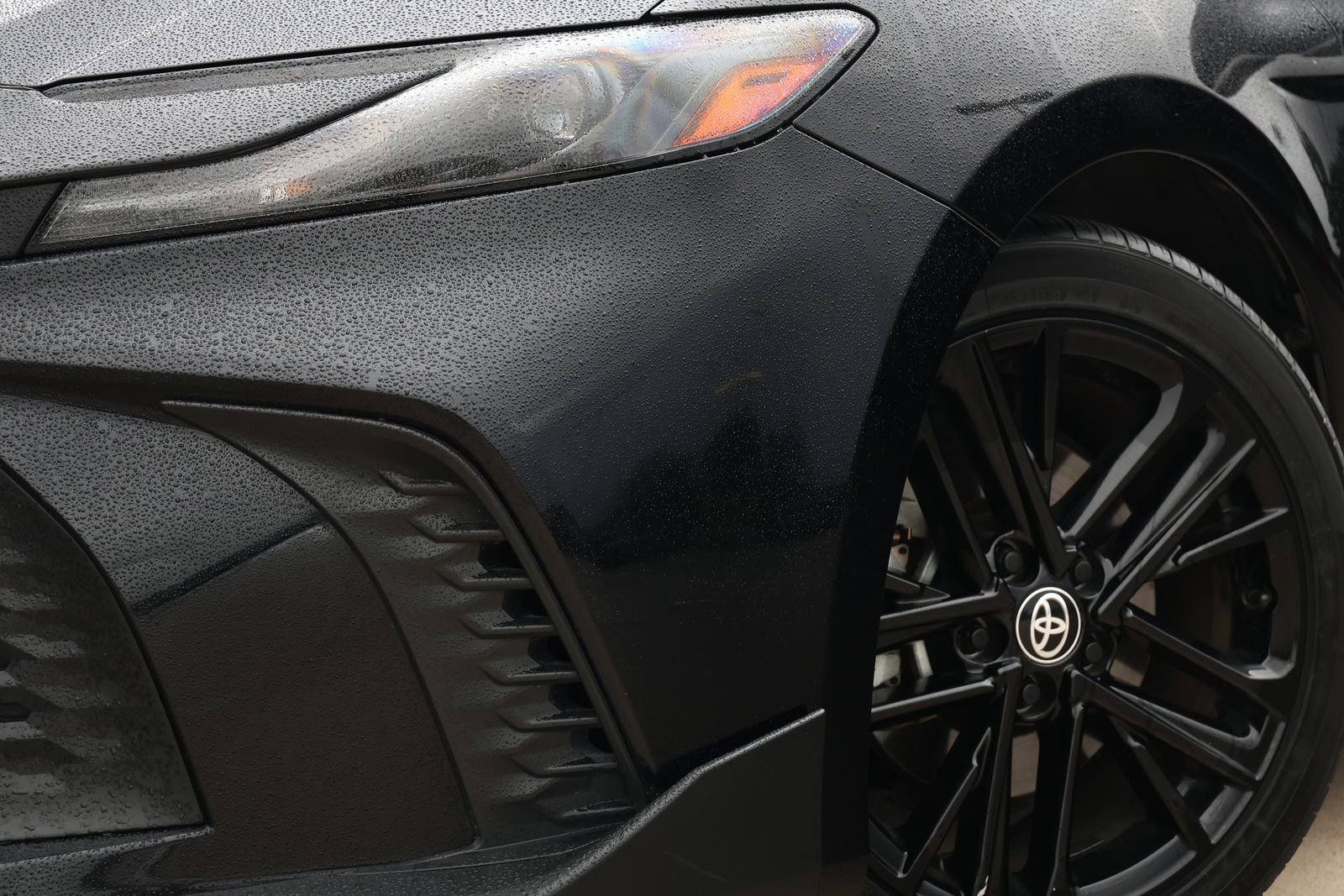 Used 2025 Toyota Camry SE FWD image 11