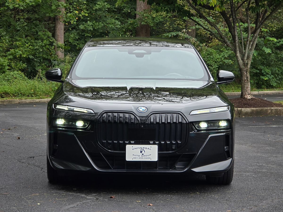 Used 2023 BMW i7 xDrive60 w/ Parking Assistance Package AWD/4WD image 9
