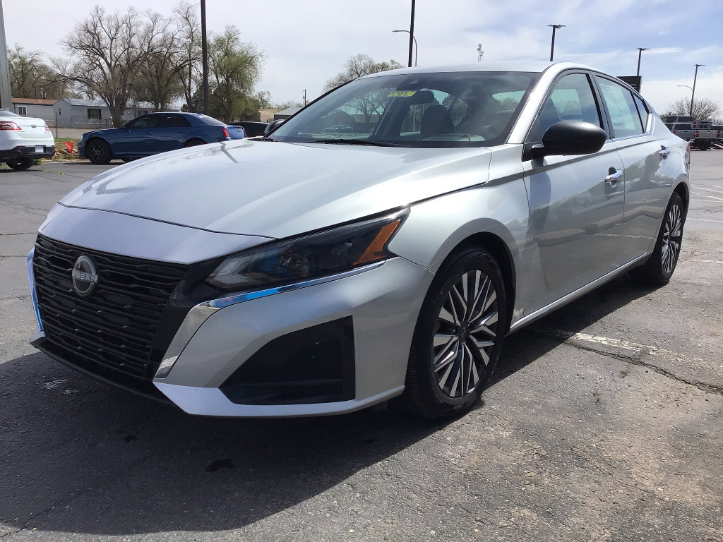 Used 2024 Nissan Altima 2.5 SV FWD image 3