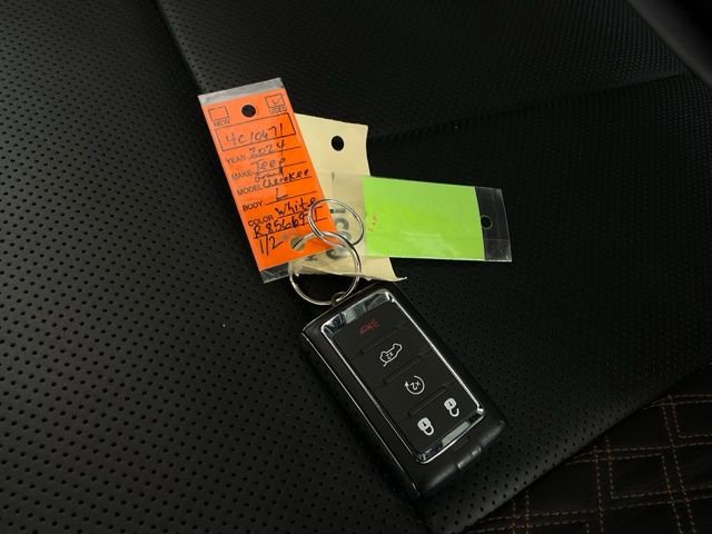Used 2024 Jeep Grand Cherokee L Summit image 46