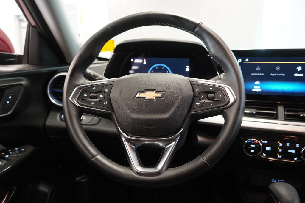 Used 2025 Chevrolet Trax LT w/ Driver Confidence Package FWD image 16