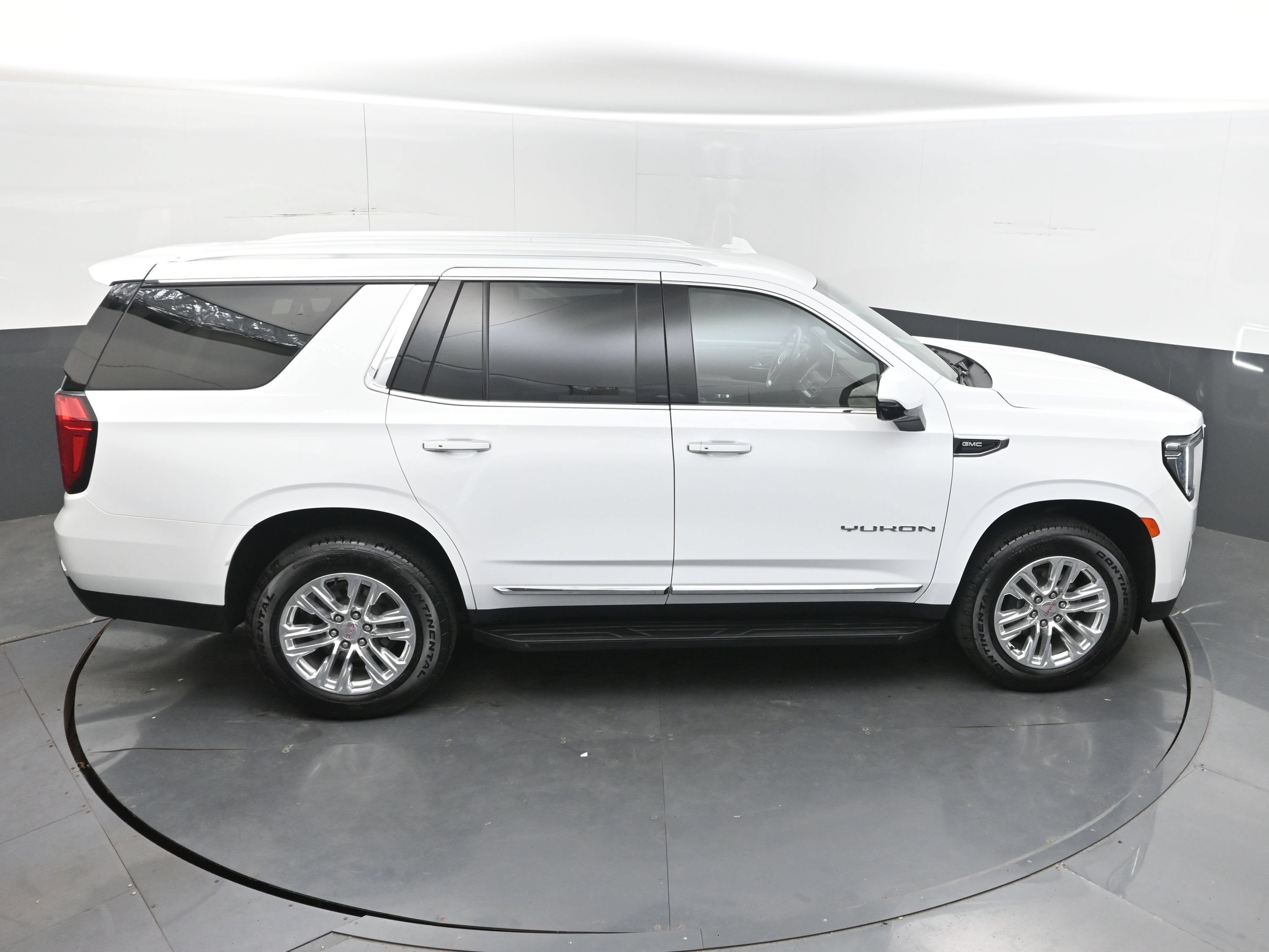 Used 2024 GMC Yukon SLT w/ SLT Luxury Package AWD/4WD image 38