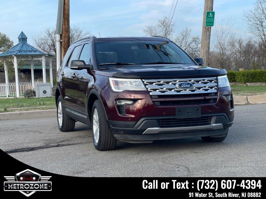 Used 2018 Ford Explorer XLT w/ Equipment Group 202A AWD/4WD image 10