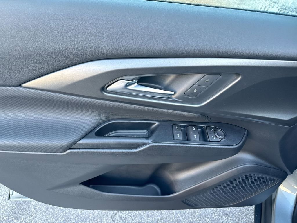 New 2026 Chevrolet Equinox EV LT image 15