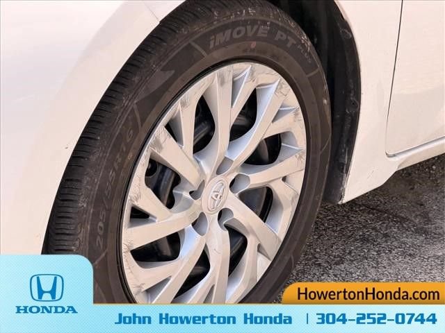 Used 2017 Toyota Corolla LE FWD image 5