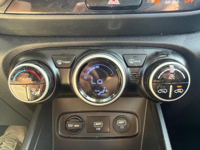 Used 2021 Hyundai Venue SEL FWD image 26