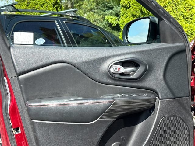 Used 2015 Jeep Cherokee Trailhawk AWD/4WD image 13