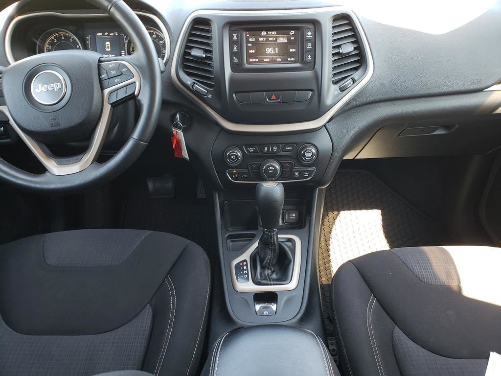 Used 2015 Jeep Cherokee Latitude w/ Cold Weather Group FWD image 13