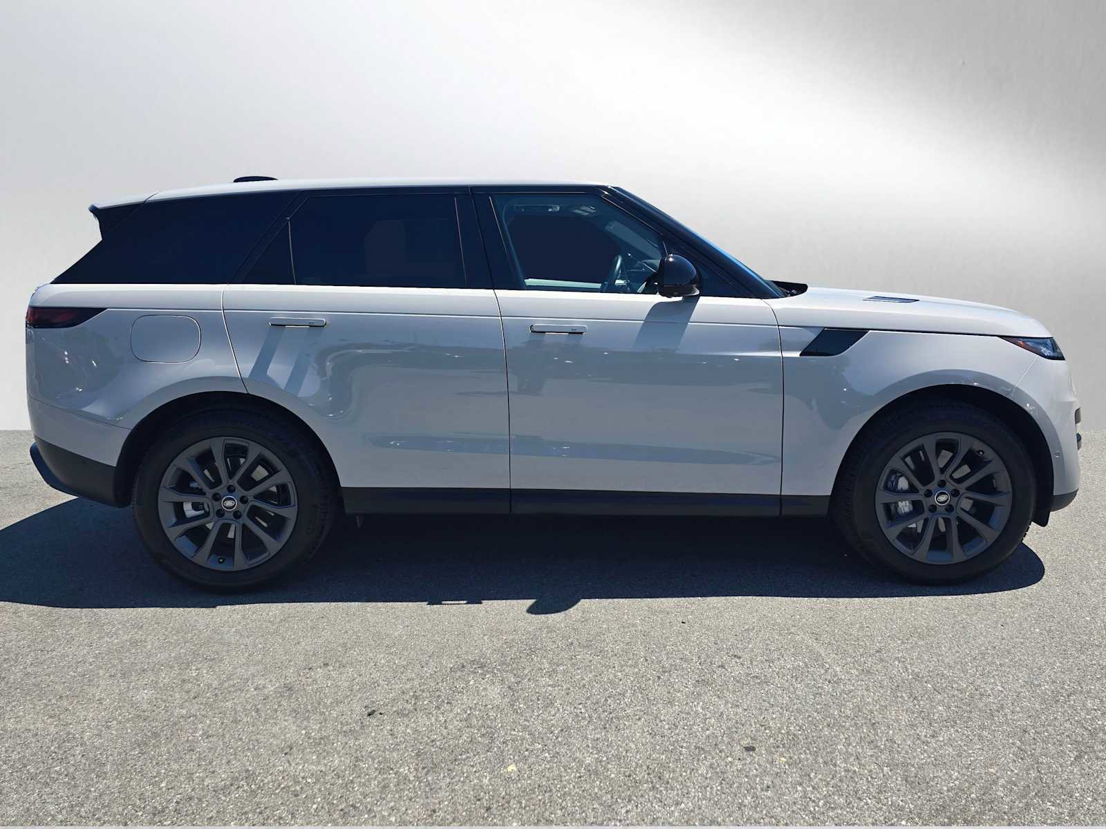 Used 2025 Land Rover Range Rover Sport AWD/4WD image 6