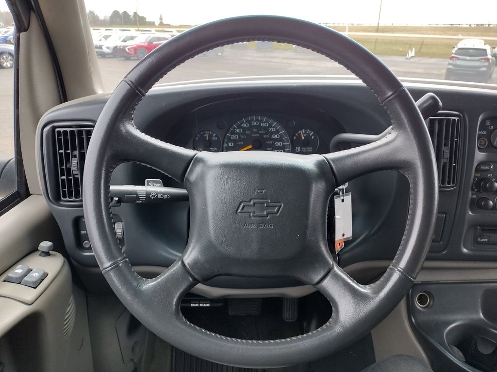 Used 2000 Chevrolet Express 1500 Passenger w/ LS Preferred Equipment Group RWD image 4