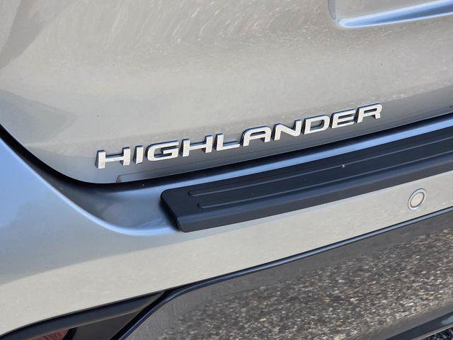 Certified 2024 Toyota Highlander Limited FWD image 36