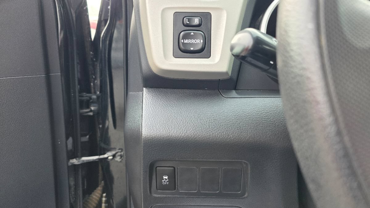 Used 2011 Toyota Matrix FWD image 19
