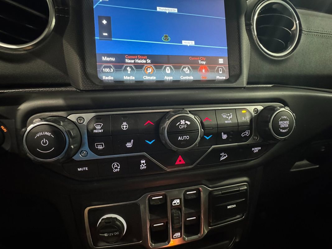 Used 2018 Jeep Wrangler Unlimited Sahara image 22