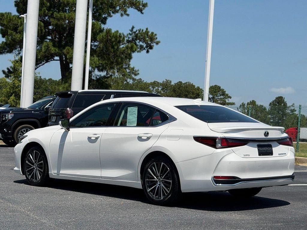 Used 2024 Lexus ES 300h w/ Premium Package FWD image 5