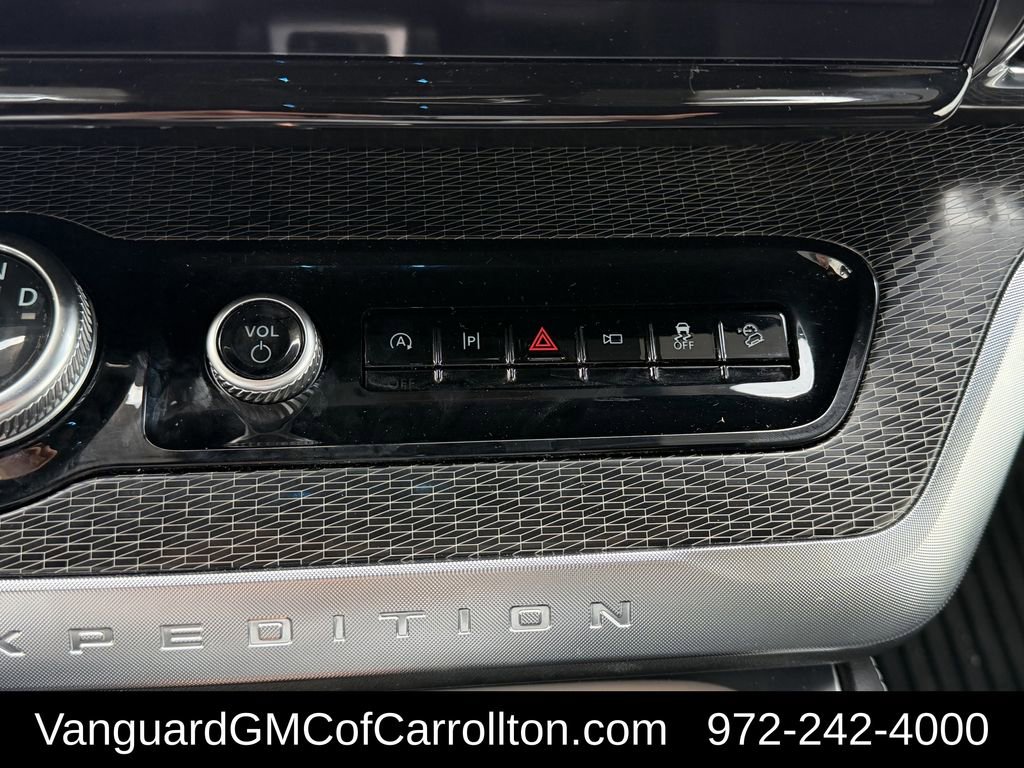 Used 2025 Ford Expedition Platinum w/ Stealth Appearance Package image 23