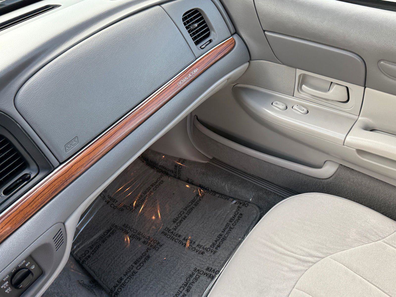 Used 1997 Ford Crown Victoria image 25