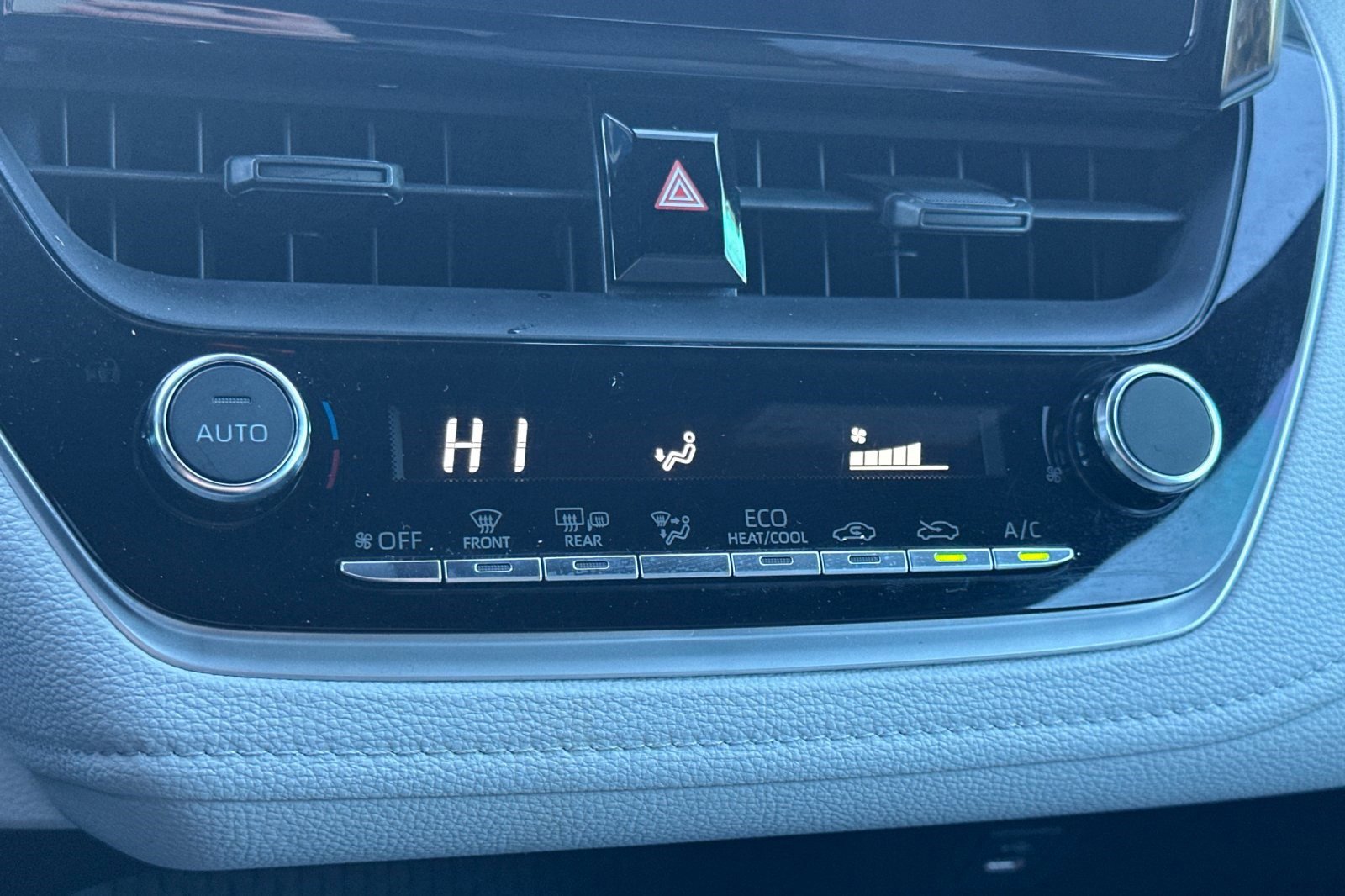 Used 2024 Toyota Corolla SE image 25