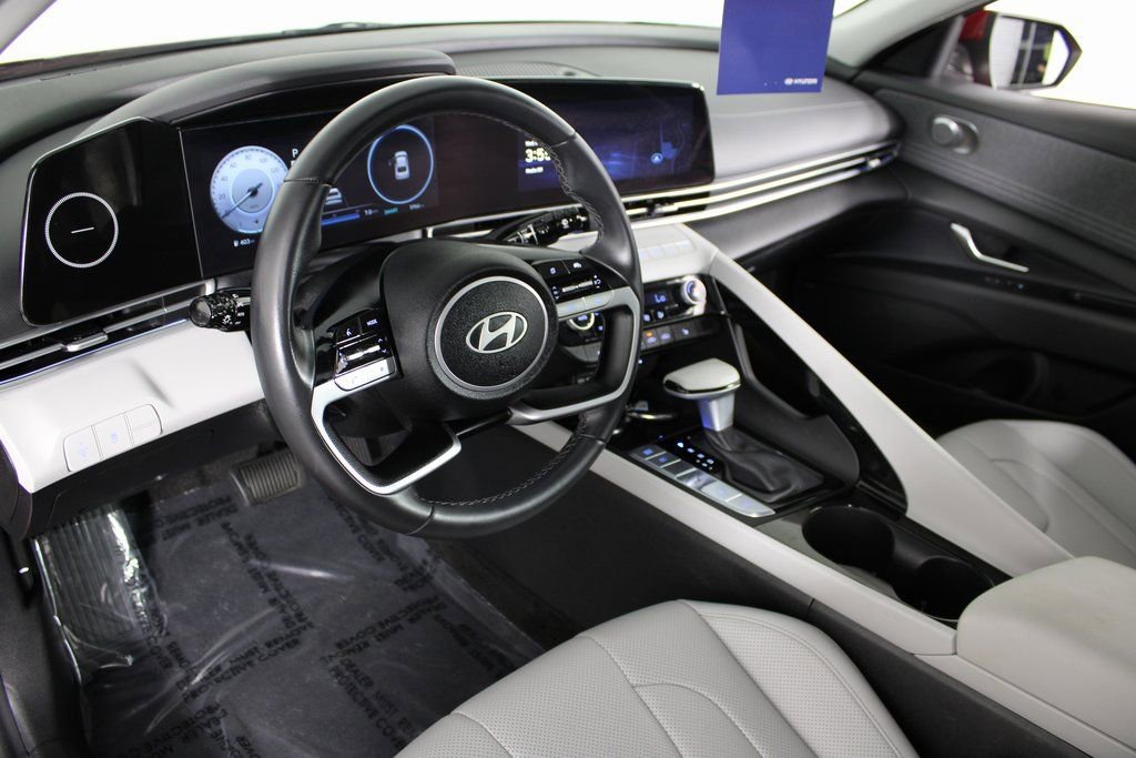 Certified 2025 Hyundai Elantra Limited image 16