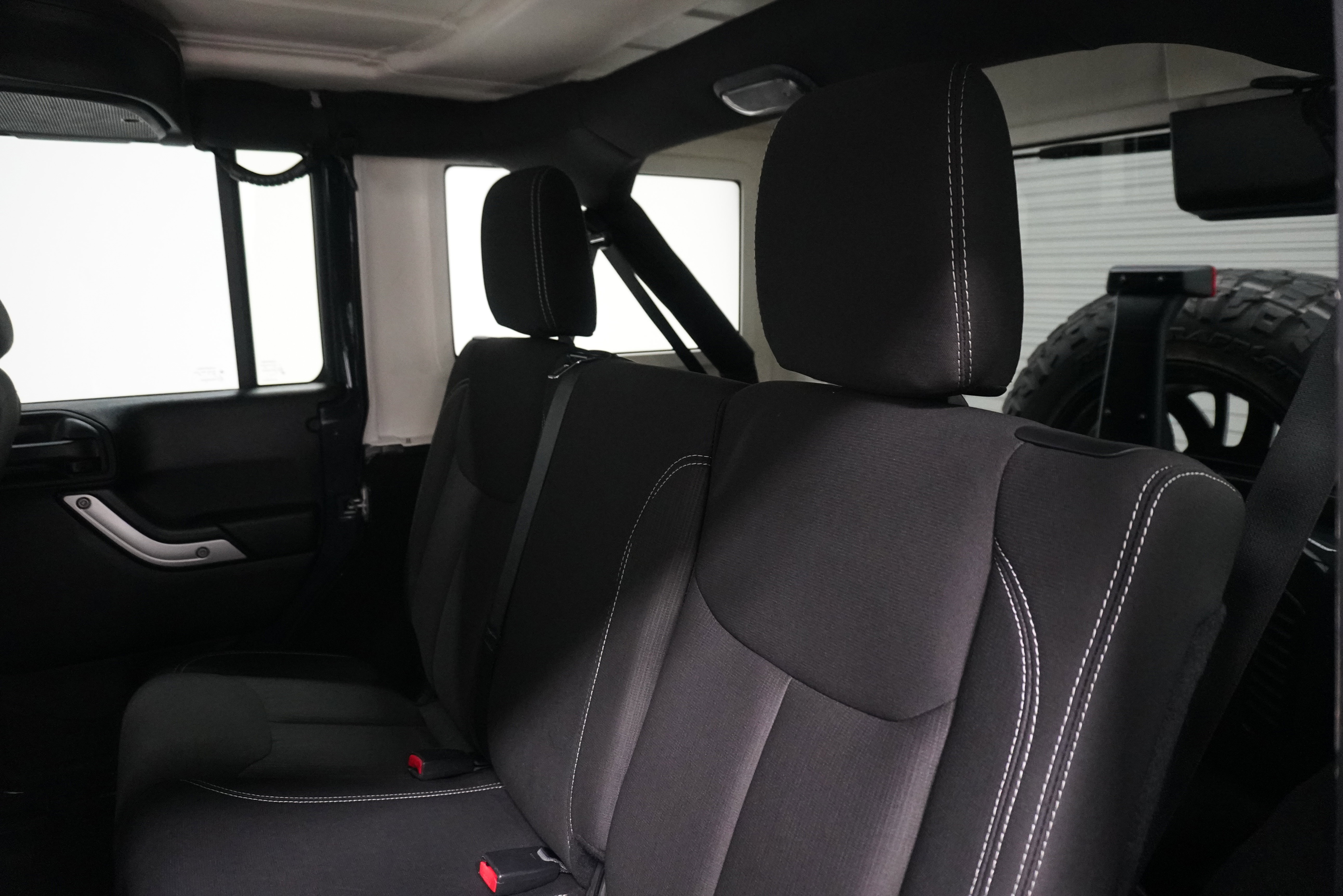 Used 2016 Jeep Wrangler Unlimited Rubicon w/ Connectivity Group AWD/4WD image 13