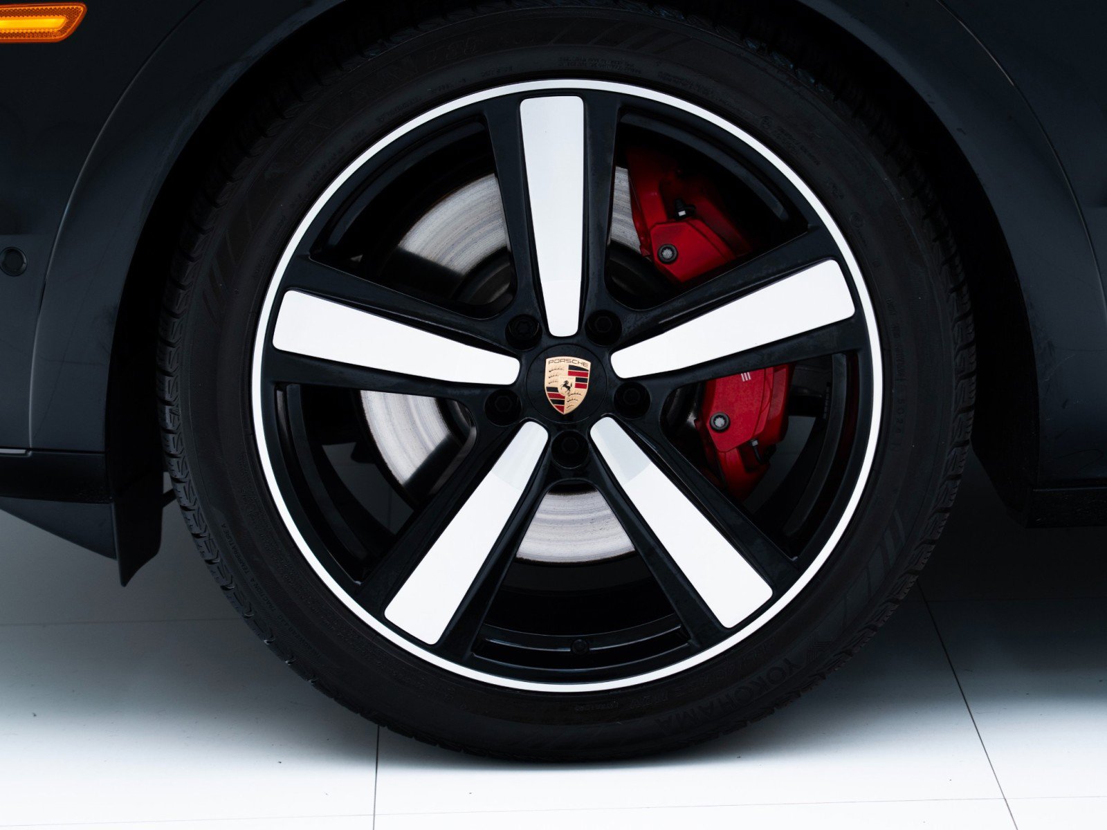 Certified 2025 Porsche Cayenne GTS image 12