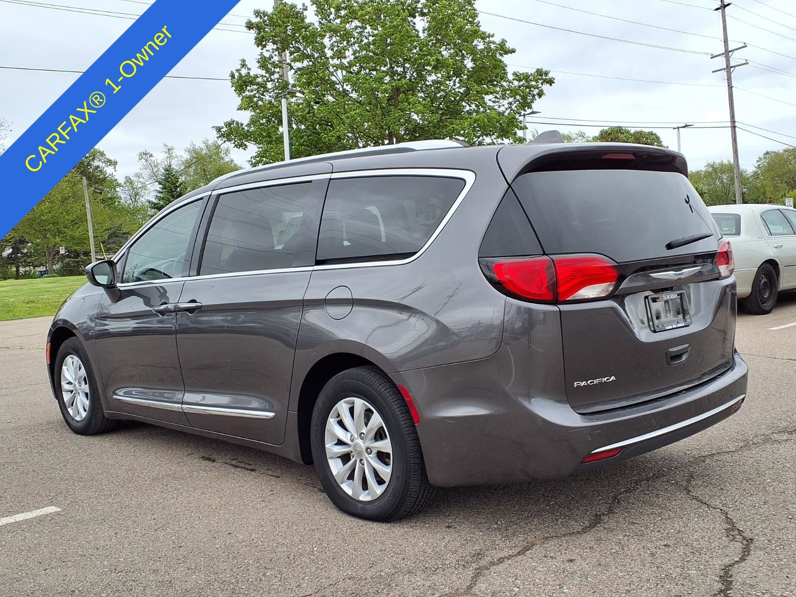 Used 2018 Chrysler Pacifica Touring-L FWD image 8