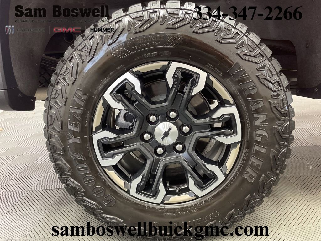 Used 2025 Chevrolet Silverado 1500 ZR2 w/ Technology Package image 39