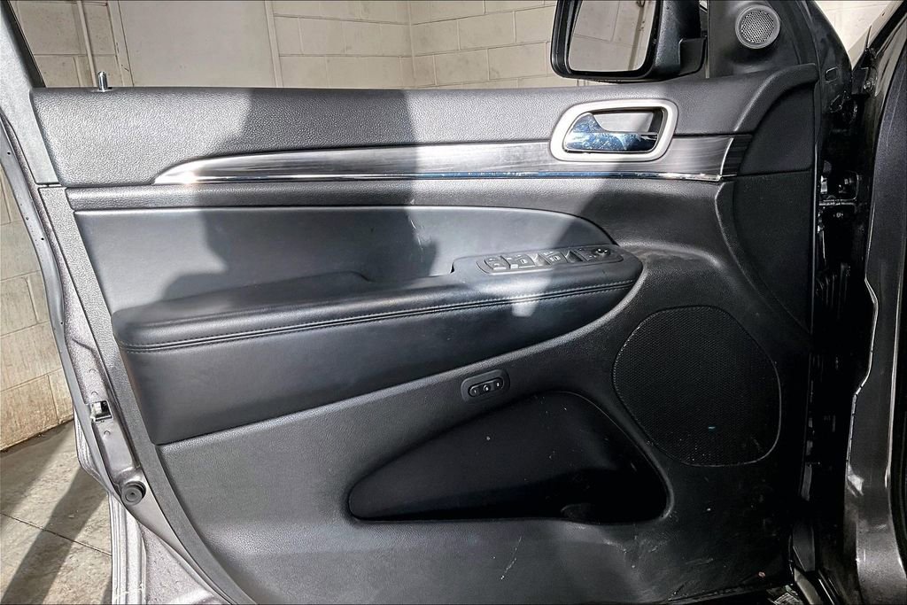 Used 2021 Jeep Grand Cherokee Limited image 14