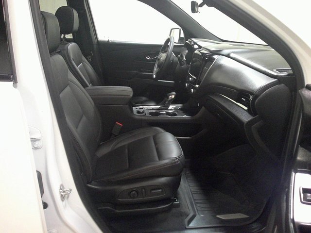 Used 2023 Chevrolet Traverse RS image 28