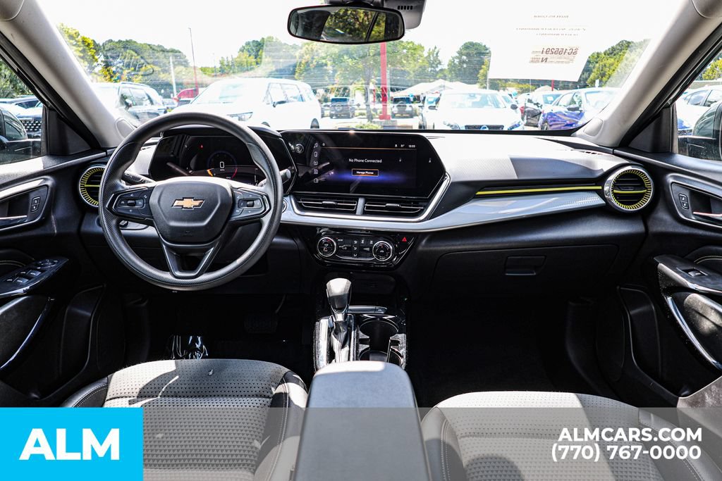 Used 2025 Chevrolet Trax LT FWD image 28