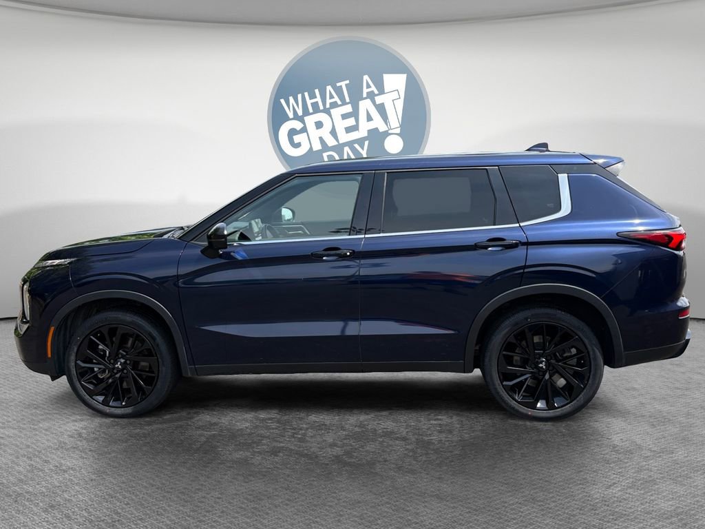 Used 2023 Mitsubishi Outlander SE image 7