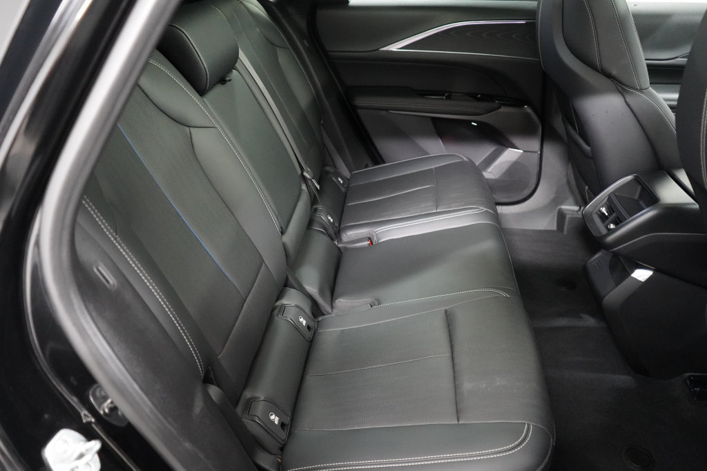 Used 2024 Cadillac Lyriq Luxury AWD/4WD image 30
