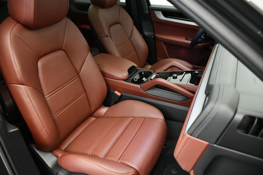 Certified 2025 Porsche Cayenne image 53