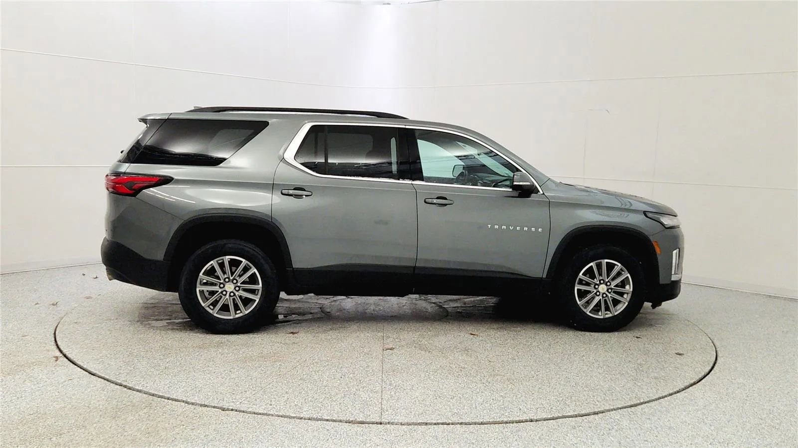 Used 2023 Chevrolet Traverse LT image 8