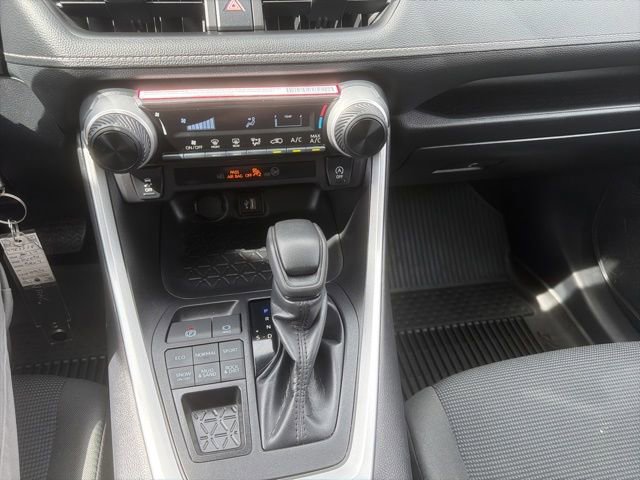 Used 2024 Toyota RAV4 LE AWD/4WD image 20