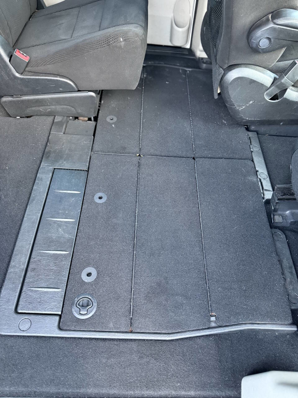 Used 2013 Dodge Grand Caravan American Value Package FWD image 19