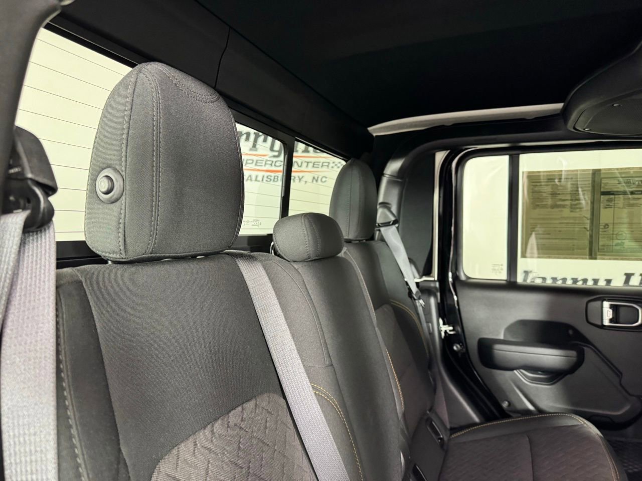 Used 2024 Jeep Gladiator Mojave image 28