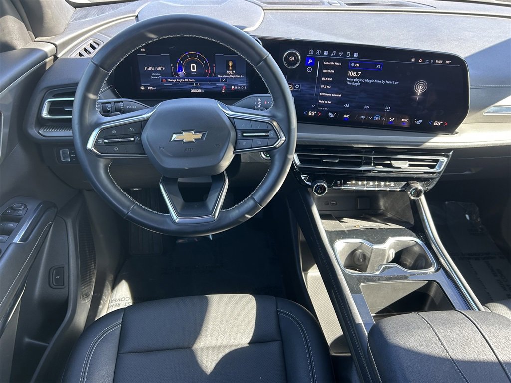 Used 2025 Chevrolet Traverse LT image 16