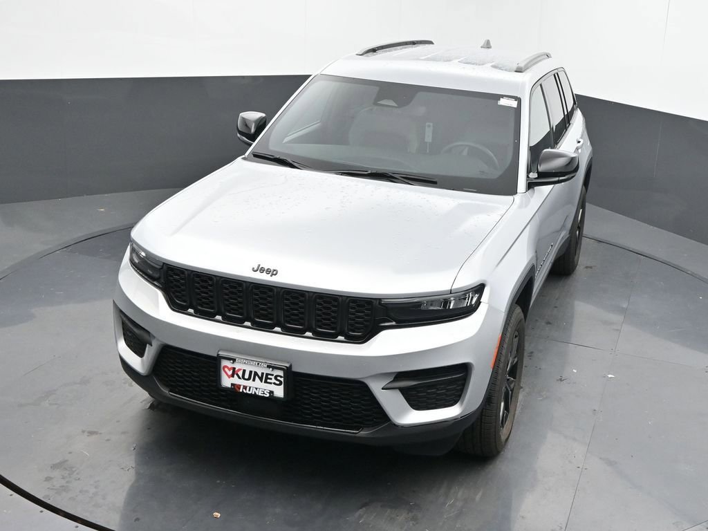 Used 2024 Jeep Grand Cherokee Altitude image 37