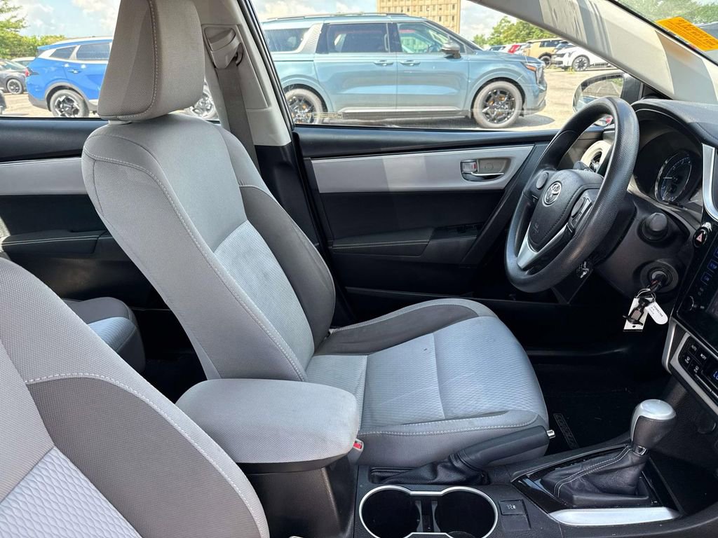Used 2018 Toyota Corolla LE FWD image 11
