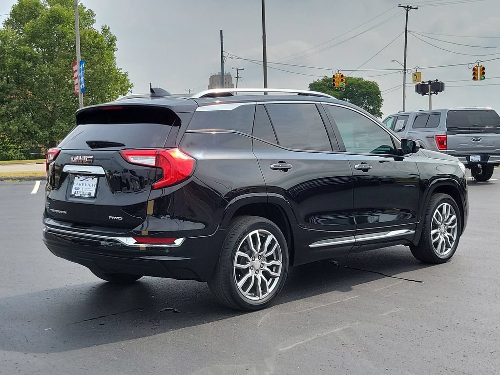 Used 2022 GMC Terrain Denali w/ Denali Premium Package AWD/4WD image 3