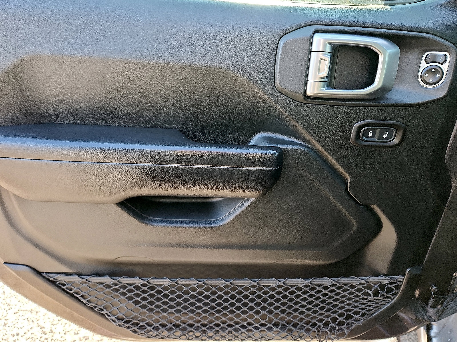 Used 2018 Jeep Wrangler Unlimited Sport S image 12