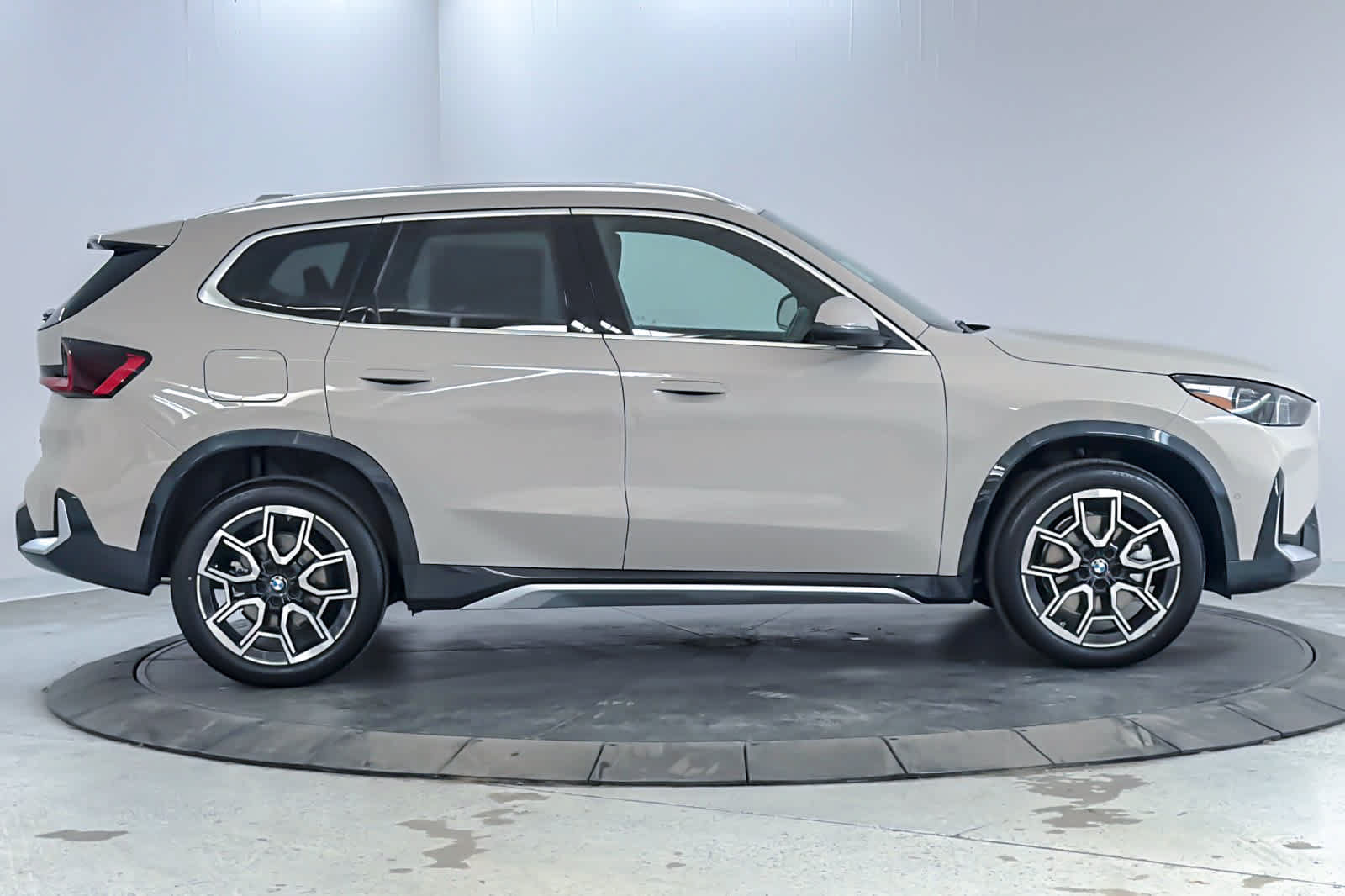 New 2026 BMW X1 xDrive28i w/ Technology Package AWD/4WD image 8