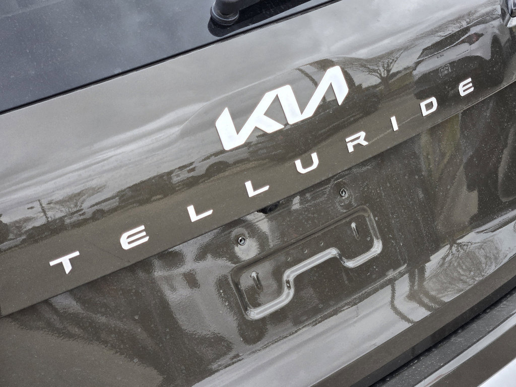 Certified 2024 Kia Telluride EX image 16