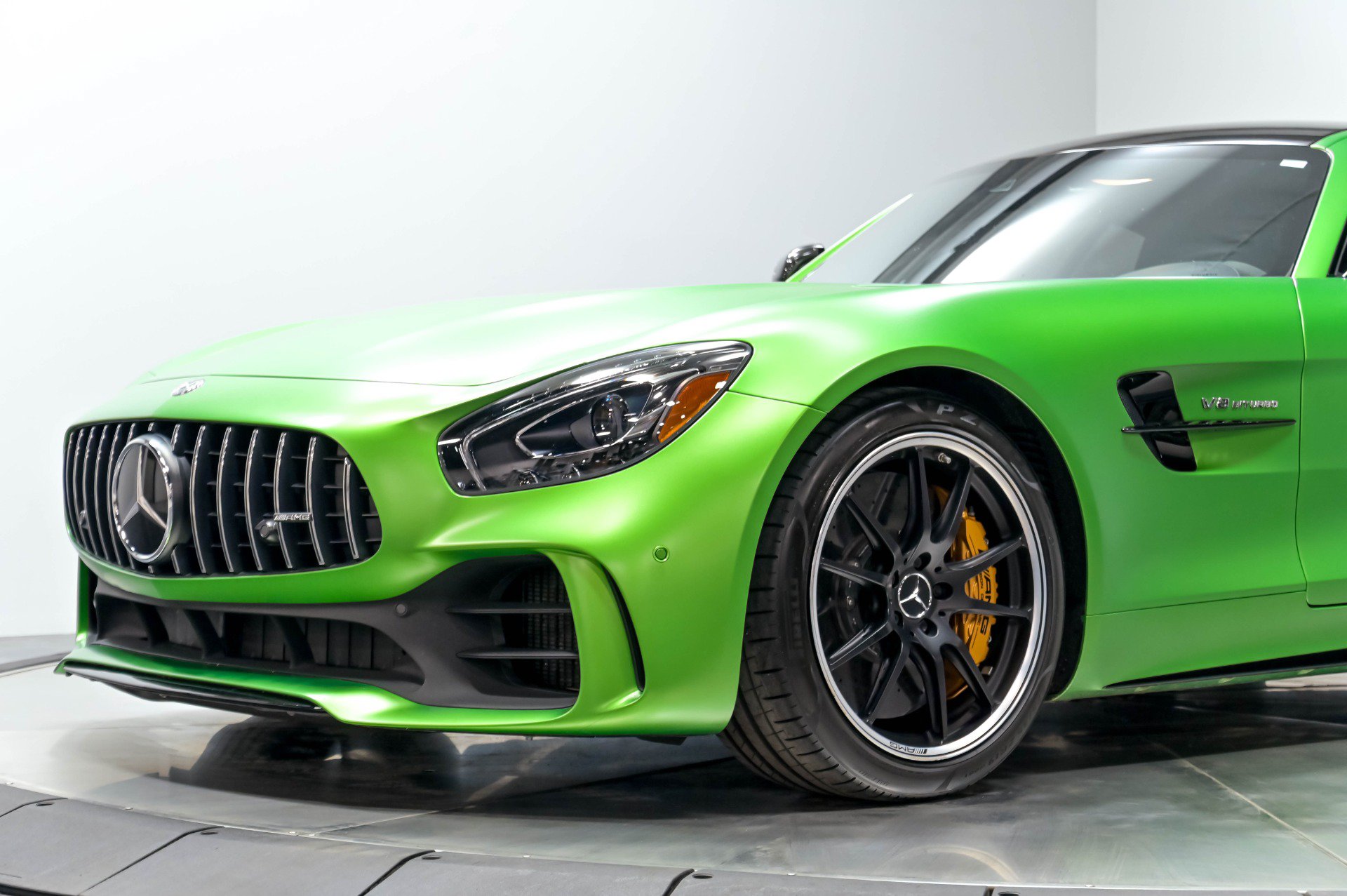 Used 2018 Mercedes-Benz AMG GT R image 4