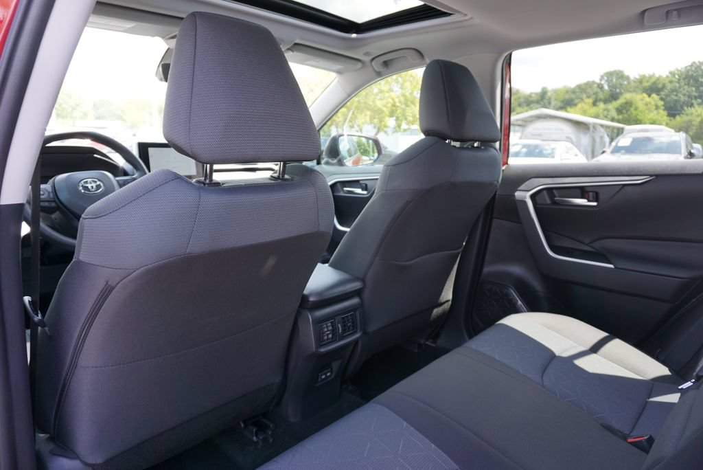 Used 2025 Toyota RAV4 XLE w/ Convenience Package FWD image 25