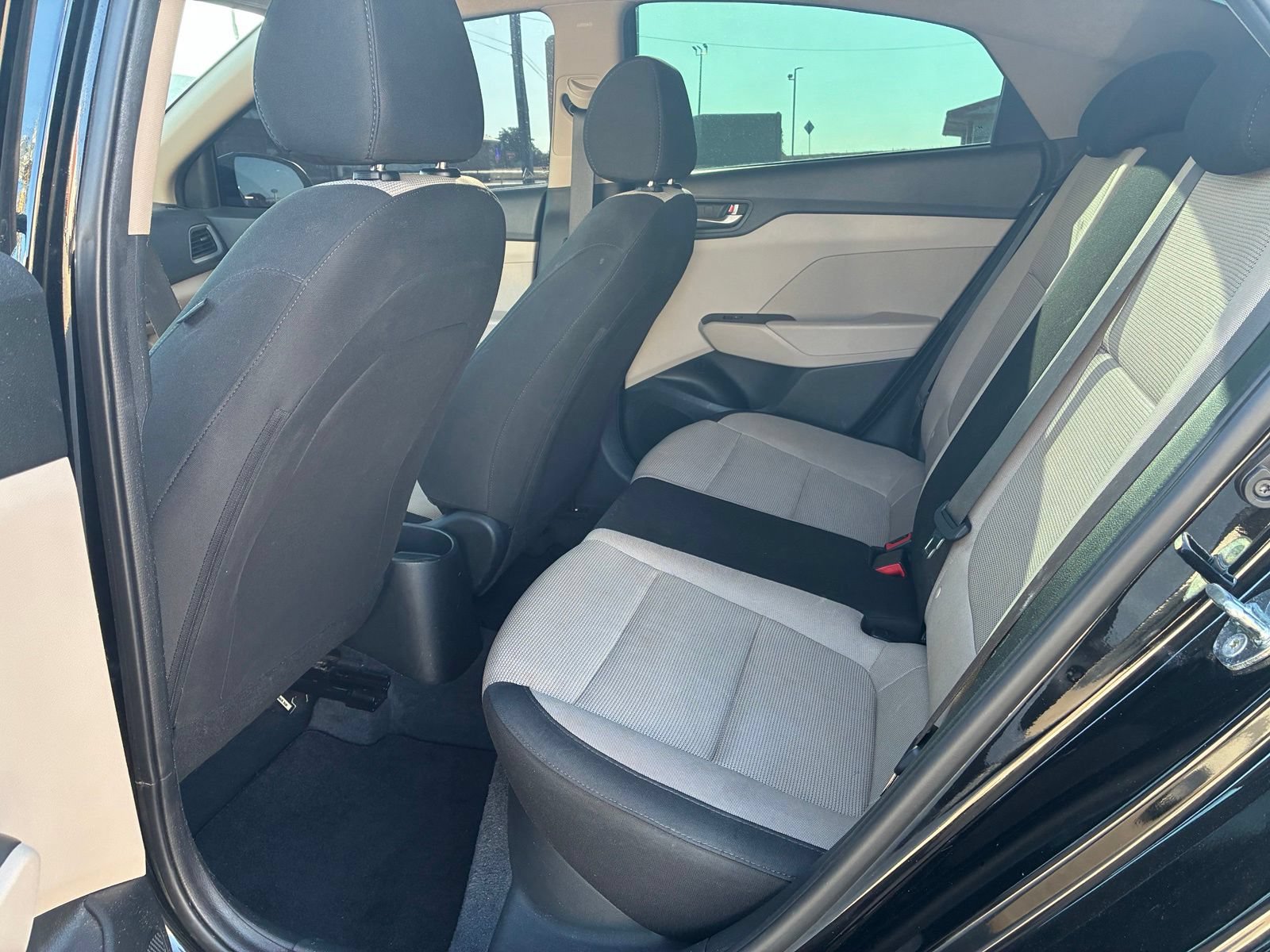Used 2022 Hyundai Accent SE FWD image 3