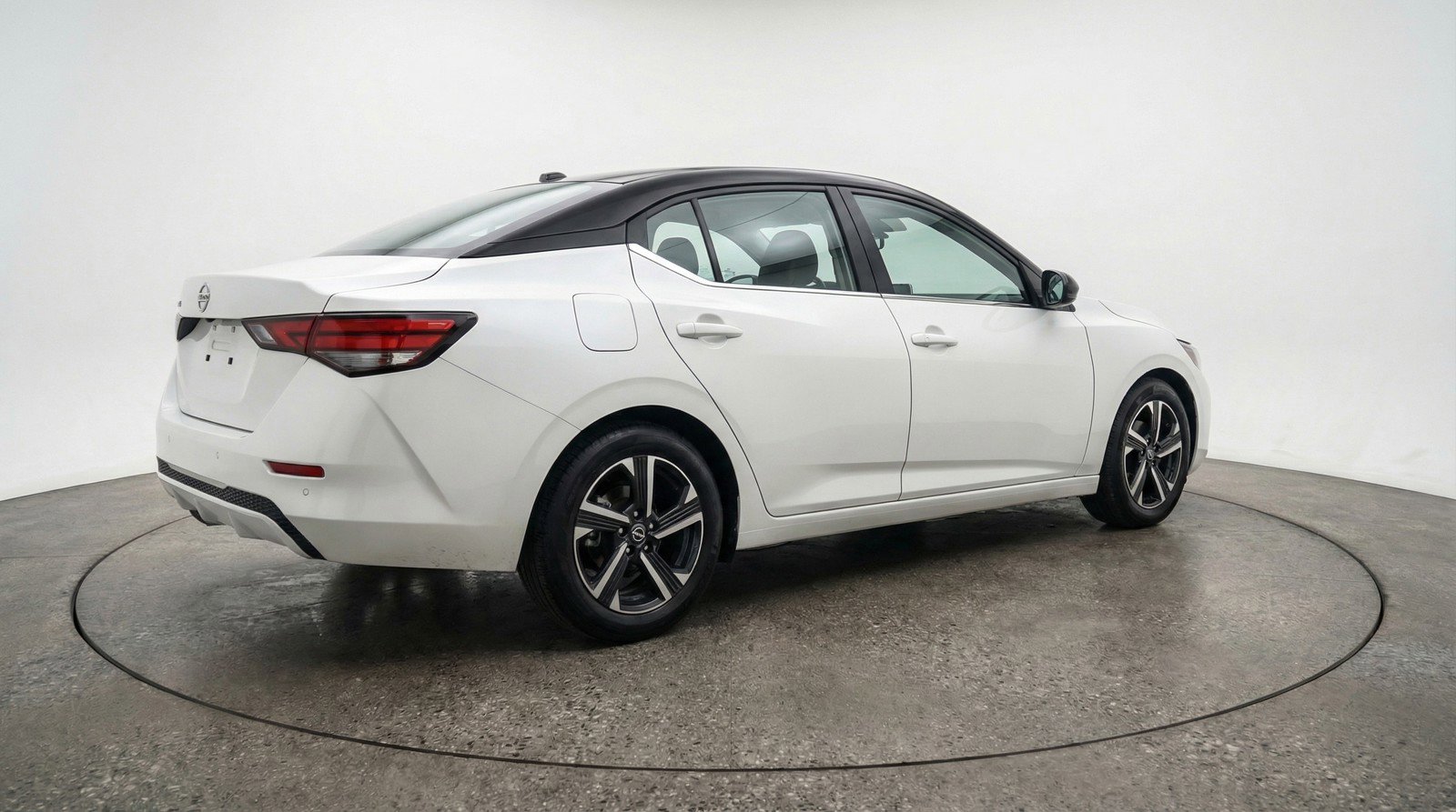 Used 2025 Nissan Sentra SV FWD image 9
